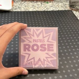 very cute pastel eyeshadow colors that i only used once.💗